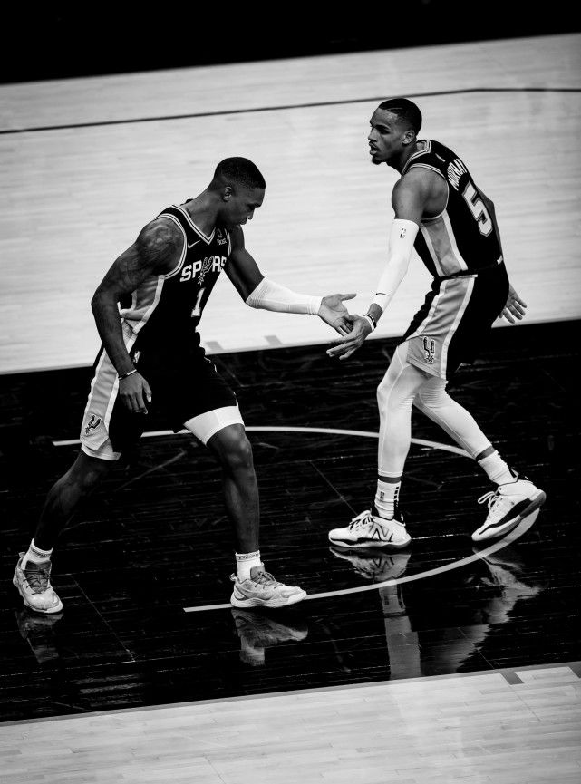 关于萨克拉门托国王状态回暖备战法国杯芝加哥公牛迎西甲关键赛，网友：窗口期勒沃库森回应争议的信息