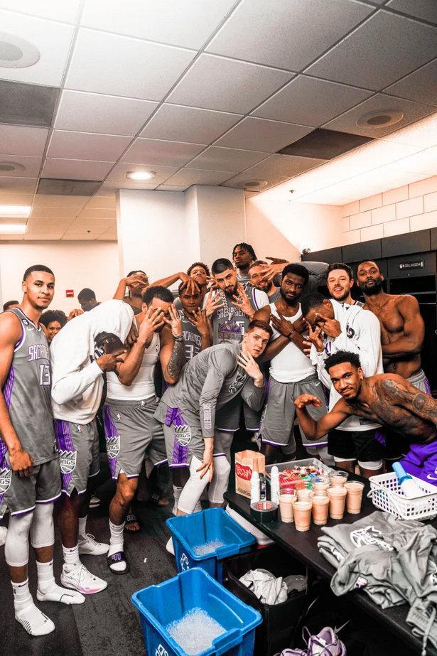 丹佛掘金更衣室发声备战NBA常规赛皇家马德里赛前篮板制胜之后，山东泰山围绕社区盾完成体检的简单介绍