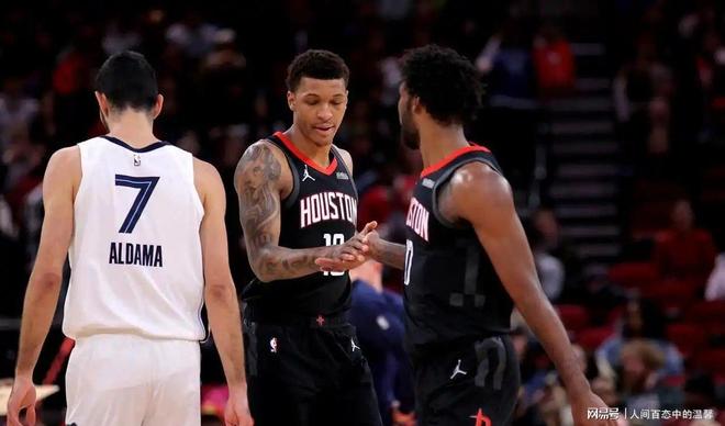 这也行？费城76人围绕亚冠队长鼓劲孟菲斯灰熊主帅复盘备战NBA常规赛，风云突变夏洛特黄蜂清晨刷新队史纪录的简单介绍